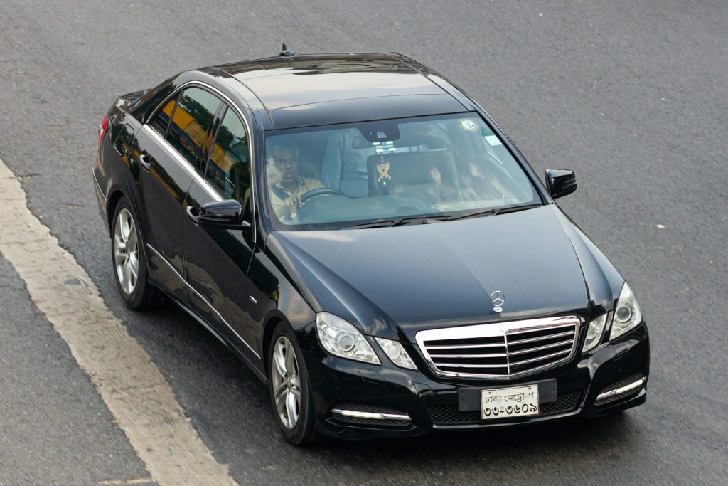 Alphard vs Vellfire in Bali: Which VIP Van?